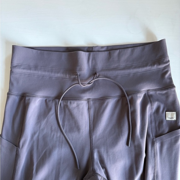 Vuori Daily Pocket Legging Size Large in Lunar Grey • Purple Leggings w/ Pockets - Picture 8 of 9